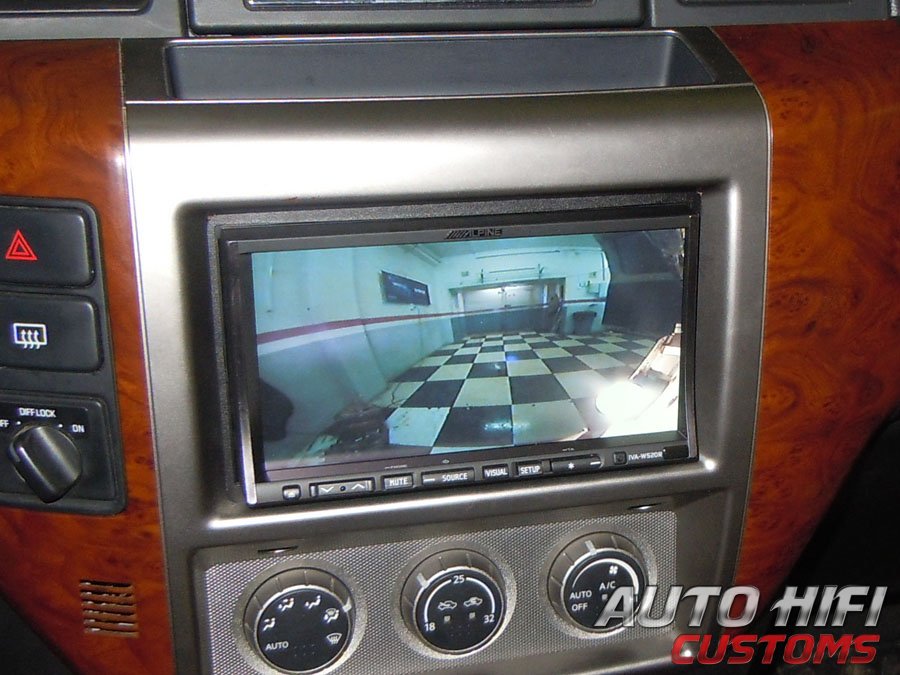 Установка камеры заднего вида Alpine HCE-C105 в Nissan Patrol