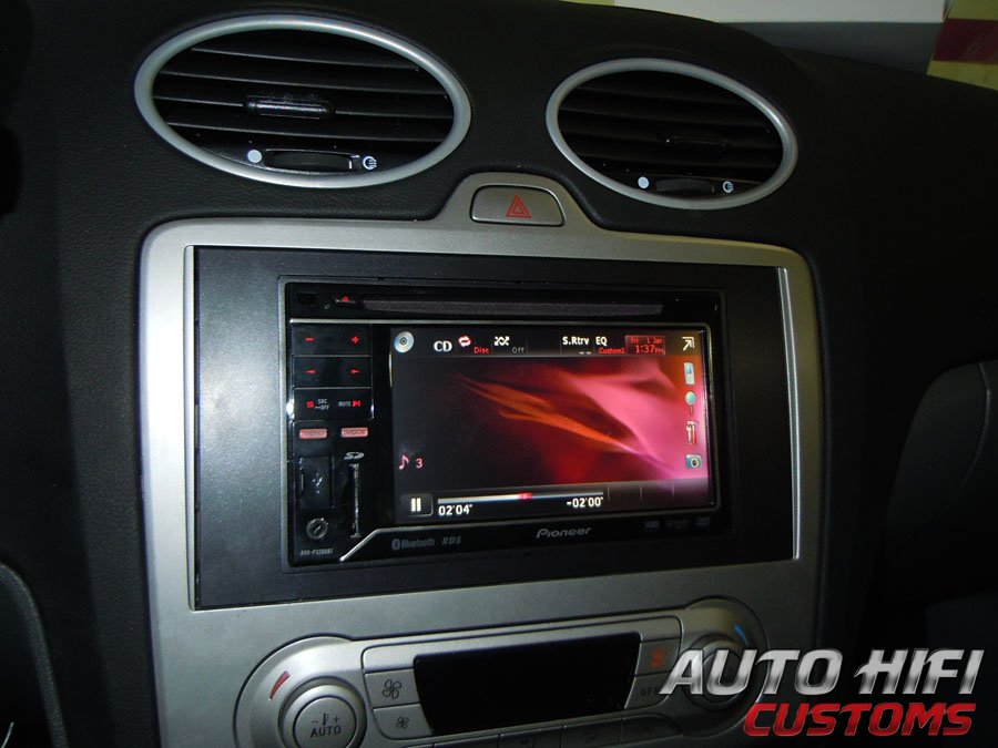 Установка автомагнитолы Pioneer AVH-P3200BT в Ford Focus 2
