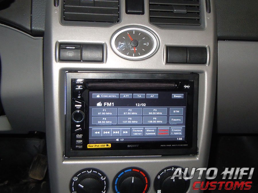 Установка автомагнитолы Sony XAV-E60 в Lada Priora