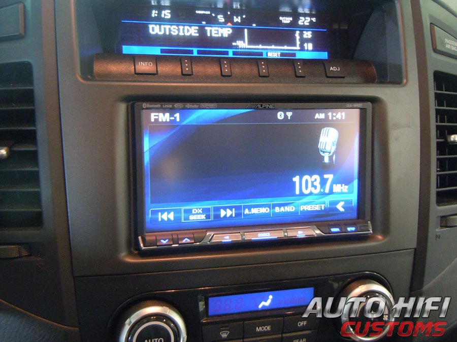 Установка автомагнитолы Alpine iXA-W407BT в Mitsubishi Pajero IV