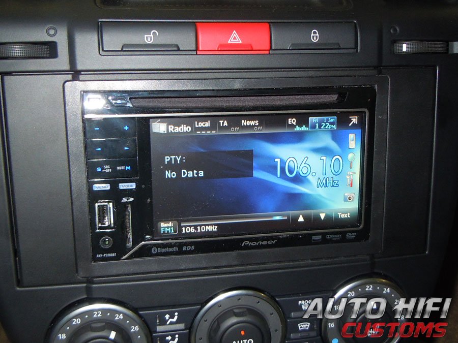 Установка автомагнитолы Pioneer AVH-P3200BT в Land Rover Freelander 2