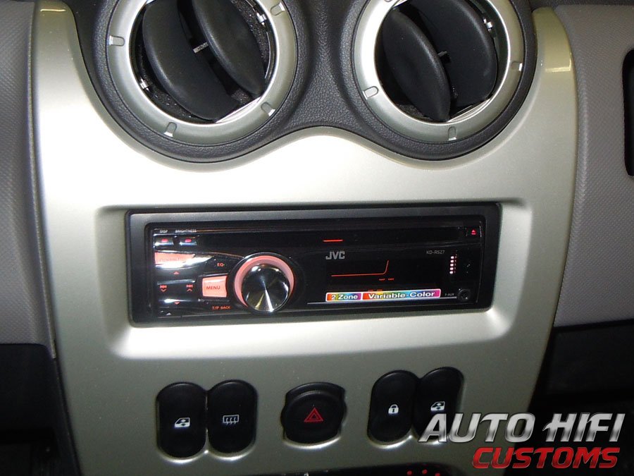 Установка автомагнитолы JVC KD-R527EE в Renault Logan