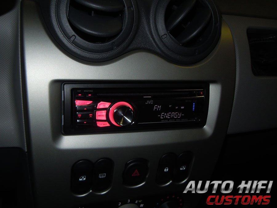 Установка автомагнитолы JVC KD-R45E в Renault Sandero