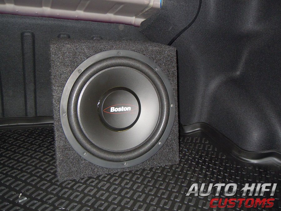 Установка сабвуфера Boston Acoustics G112-4 в Hyundai Solaris