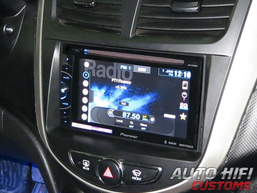 Установка автомагнитолы Pioneer AVH-X2500BT в Hyundai Solaris