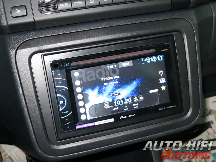 Установка автомагнитолы Pioneer AVH-X1500DVD в Skoda Fabia