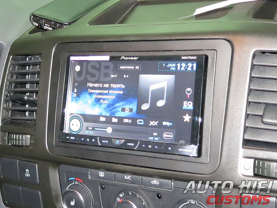 Установка автомагнитолы Pioneer AVH-X4500DVD в Volkswagen Transporter T5