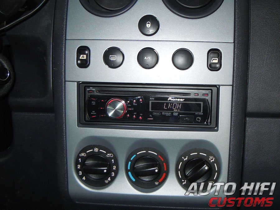 Установка автомагнитолы Pioneer DVH-3200UB в Peugeot Partner