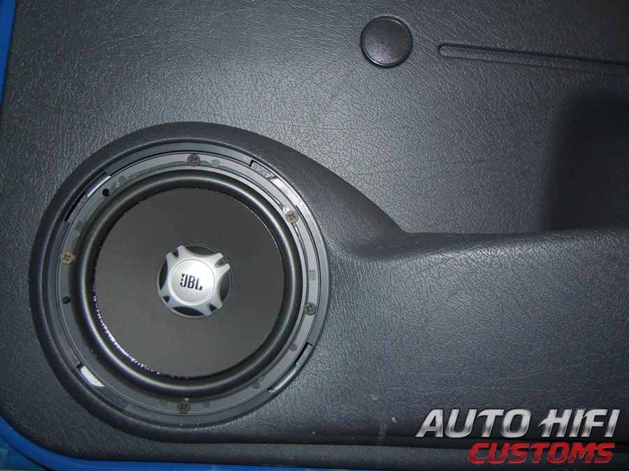 Установка акустики JBL GT5-650C в Peugeot Partner