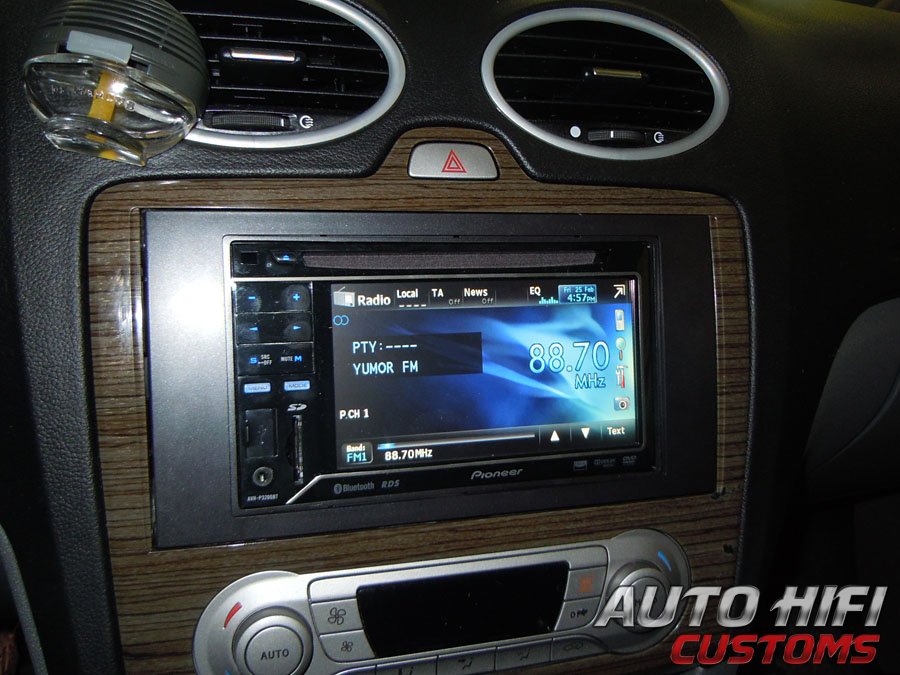 Установка автомагнитолы Pioneer AVH-P3200BT в Ford Focus 2