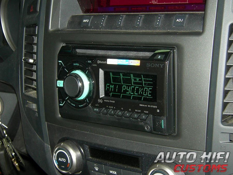 Установка автомагнитолы Sony WX-GT90BT в Mitsubishi Pajero IV