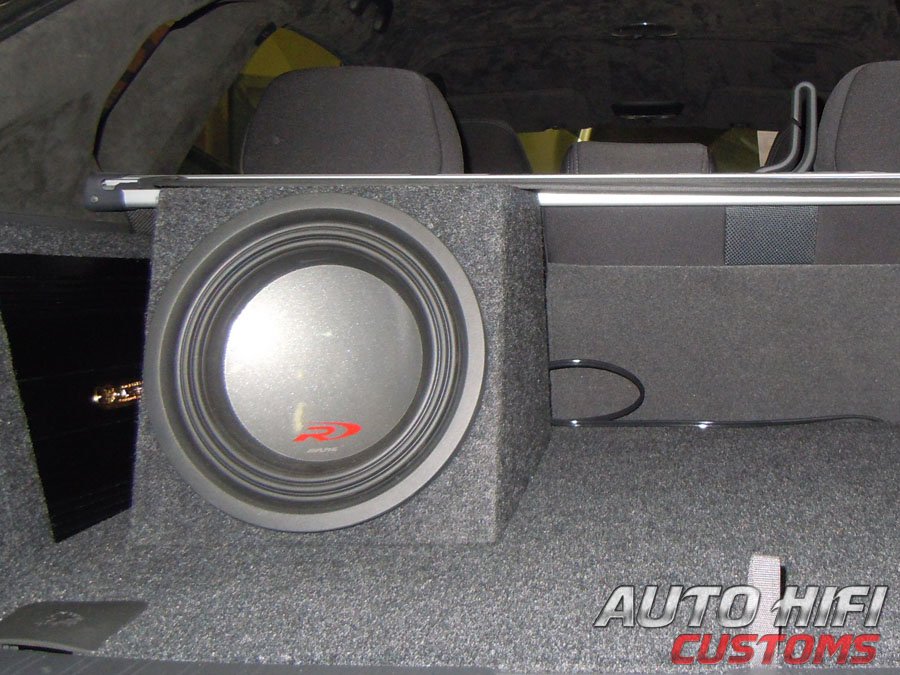 Установка сабвуфера Alpine SWR-1043D в Subaru Impreza WRX