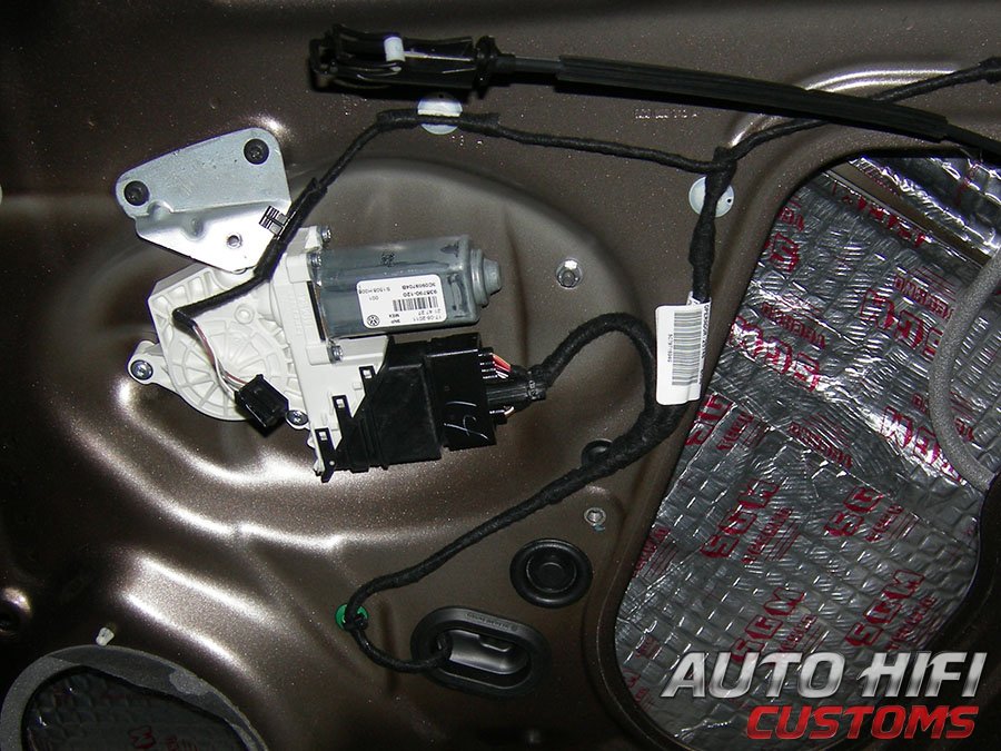 Установка шумоизоляции SGM M1 в Volkswagen Jetta VI