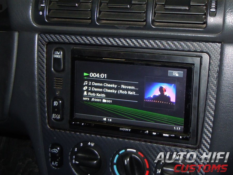 Установка автомагнитолы Sony XAV-E60 в Mercedes ML (W163)