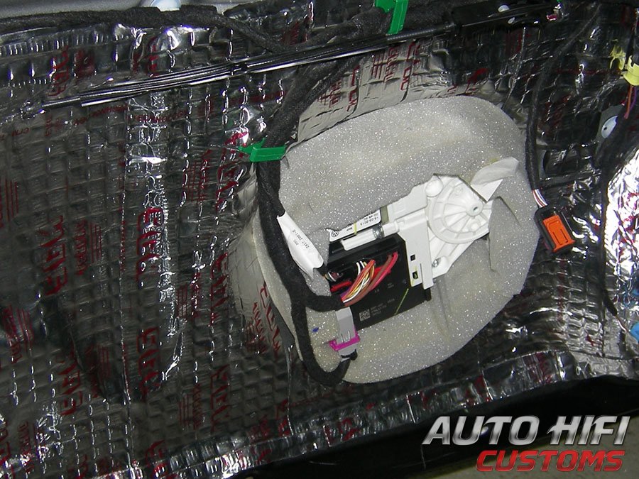 Установка шумоизоляции SGM M1 в Volkswagen Jetta VI