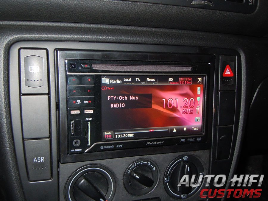 Установка автомагнитолы Pioneer AVH-P3200BT в Volkswagen Passat