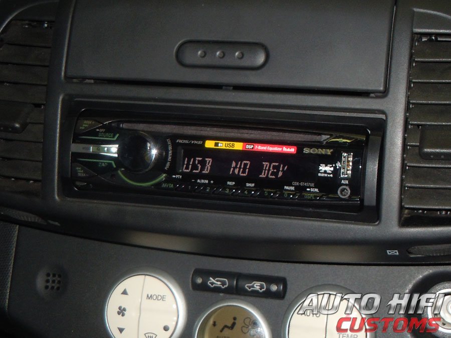 Установка автомагнитолы Sony CDX-GT457UE в Nissan Micra