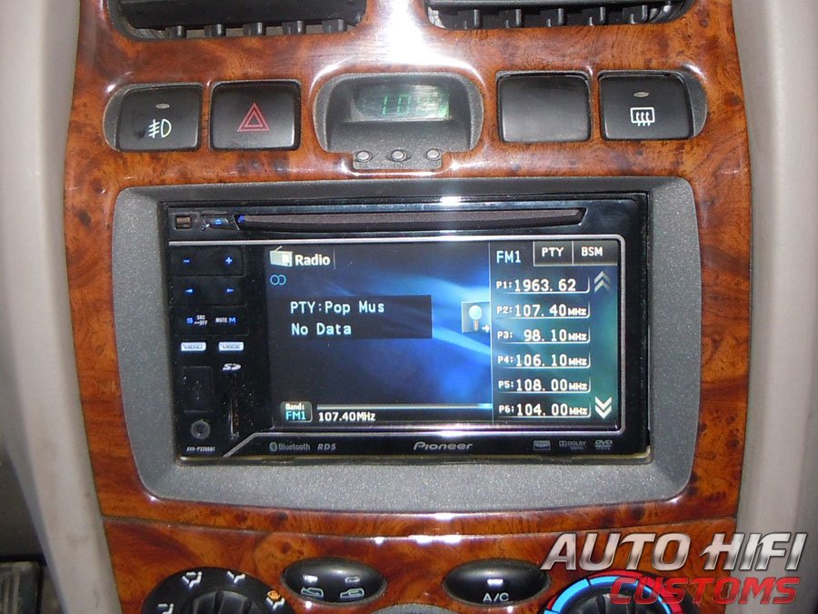 Установка автомагнитолы Pioneer AVH-P3200BT в Hyundai Santa Fe