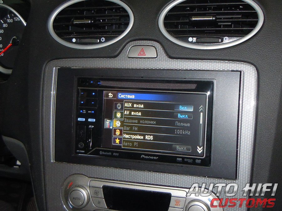 Установка автомагнитолы Pioneer AVH-P3200BT в Ford Focus 2