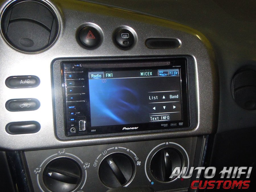 Установка автомагнитолы Pioneer AVH-P3100DVD в Pontiac Vibe