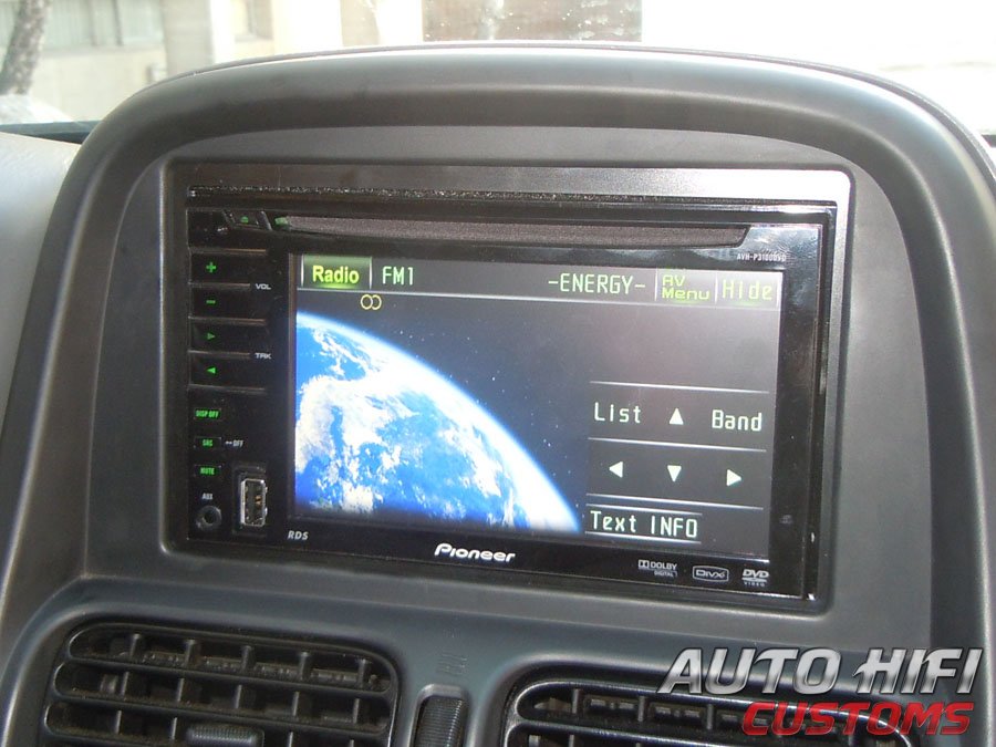Установка автомагнитолы Pioneer AVH-P3100DVD в Nissan NP300