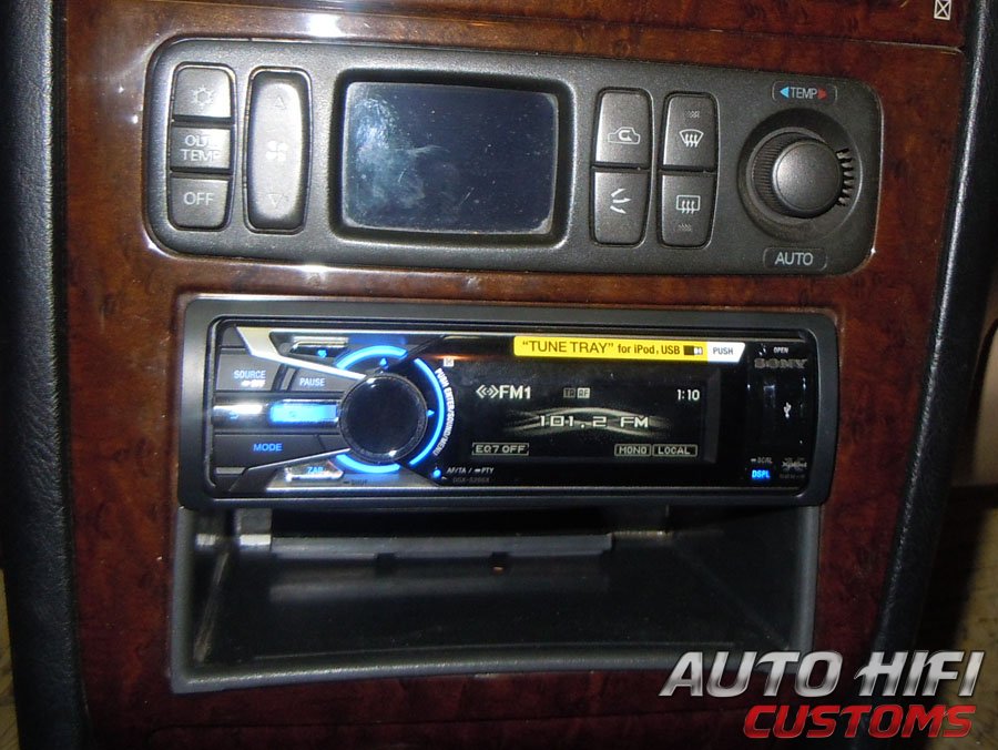 Установка автомагнитолы Sony DSX-S200X в Mitsubishi Galant