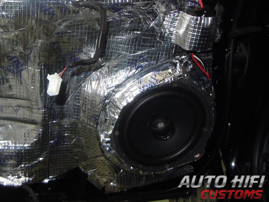 Установка акустики Morel Tempo Coax 6 в Toyota Land Cruiser 200