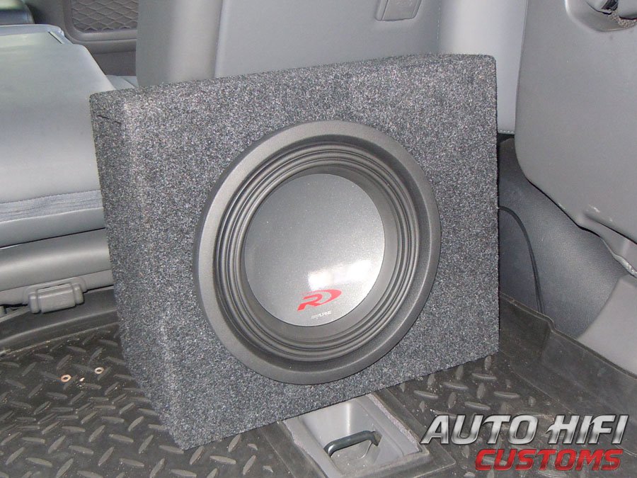 Установка сабвуфера Alpine SWR-1043D в Toyota Land Cruiser 200