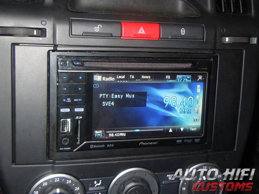 Установка автомагнитолы Pioneer AVH-P3200BT в Land Rover Freelander 2