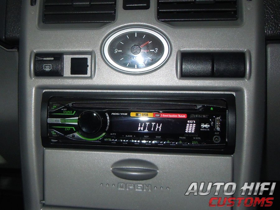 Установка автомагнитолы Sony CDX-GT457UE в Lada Priora