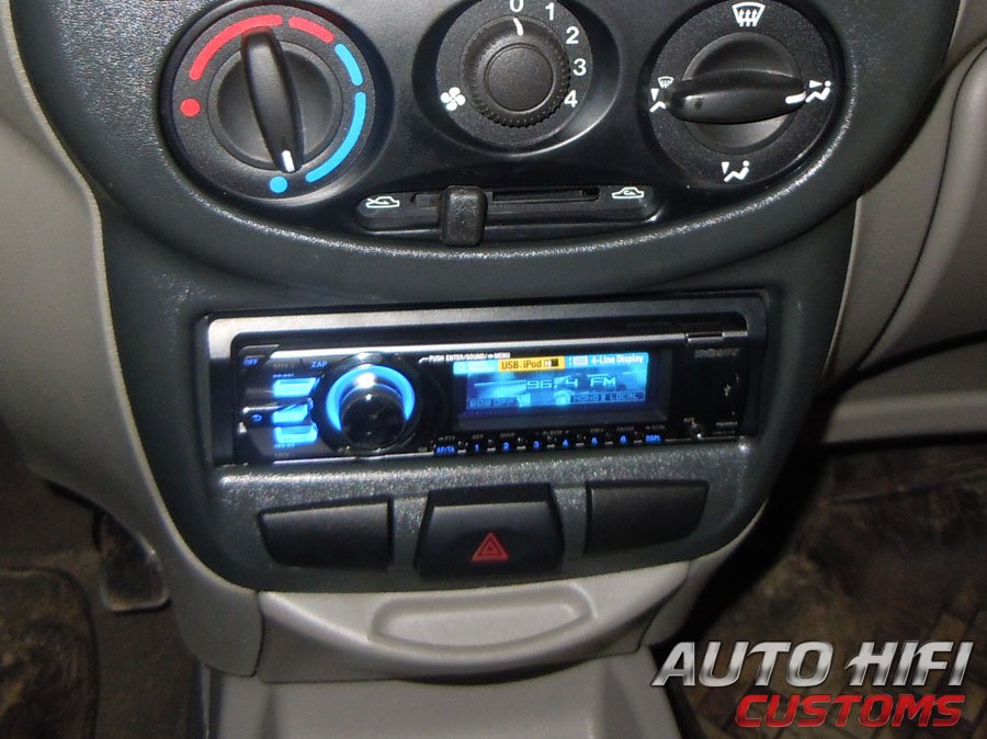 Установка автомагнитолы Sony CDX-GT747UI в Lada Kalina