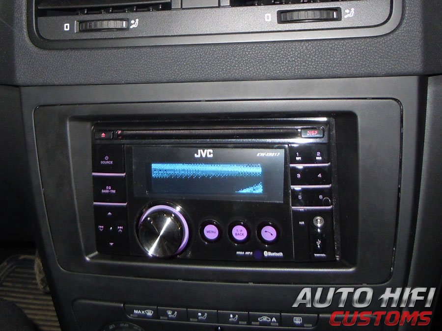 Установка автомагнитолы JVC KW-XR817EE в Skoda Yeti