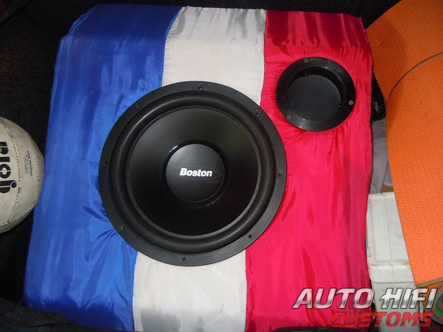 Установка сабвуфера Boston Acoustics G210-4 в Peugeot 307