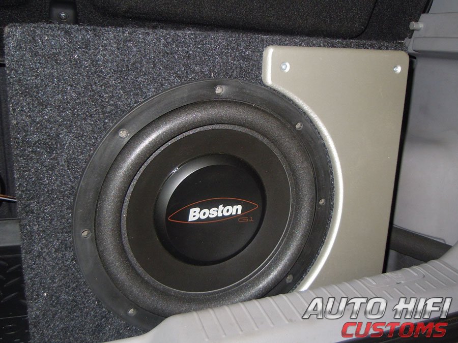 Установка сабвуфера Boston Acoustics G110-4 в KIA Picanto