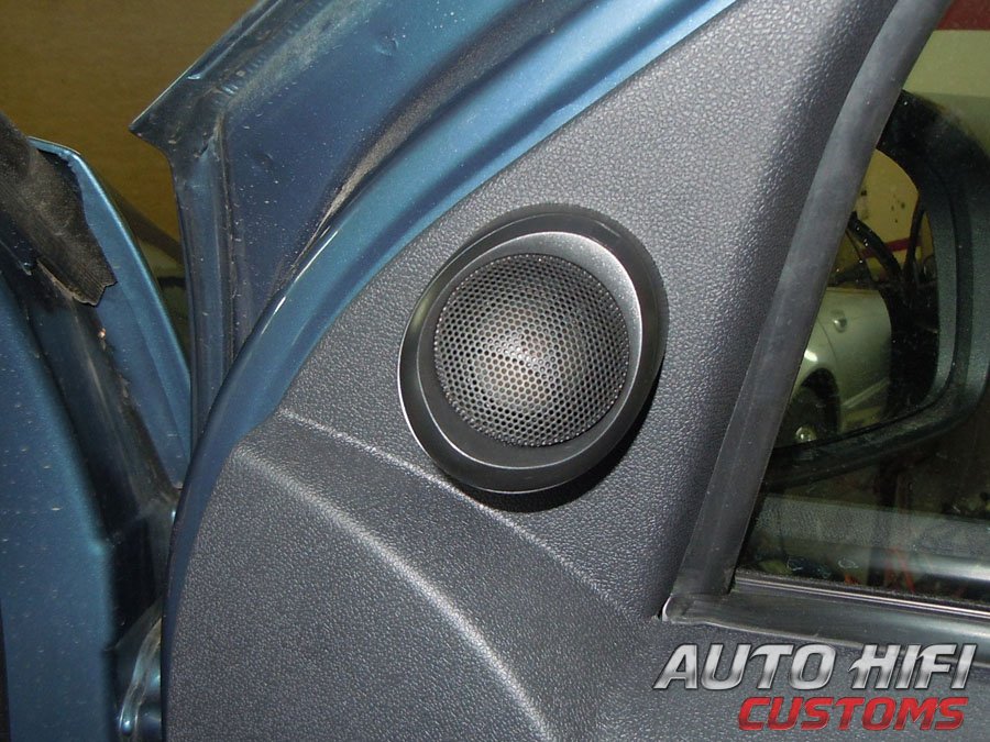 Установка акустики Morel Tempo 6 в Renault Logan