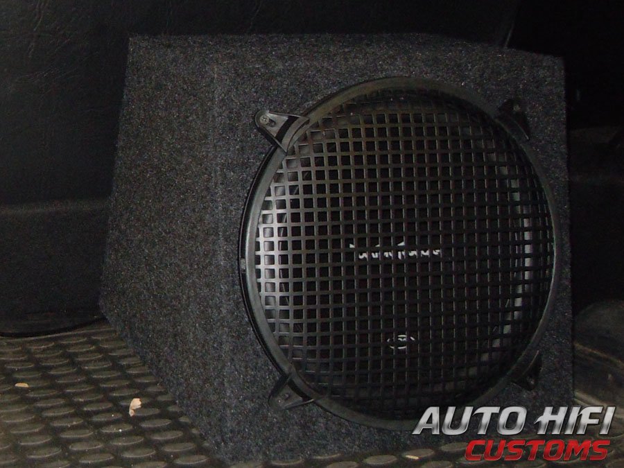 Установка сабвуфера Rockford Fosgate R1S412 в SsangYong Kyron