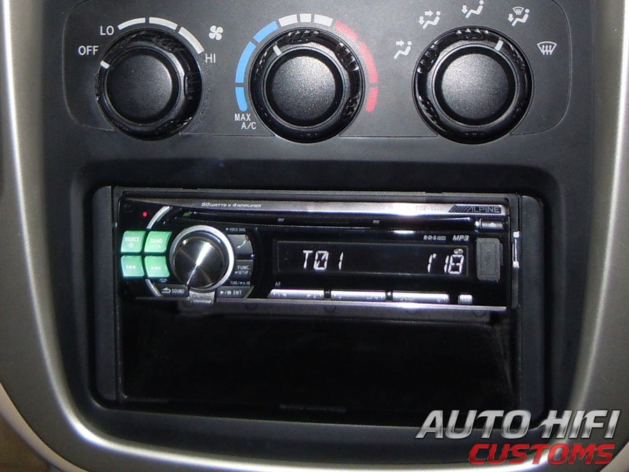Установка автомагнитолы Alpine CDE-111R в Toyota Highlander