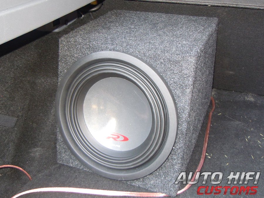 Установка сабвуфера Alpine SWR-1043D box в Ford Focus