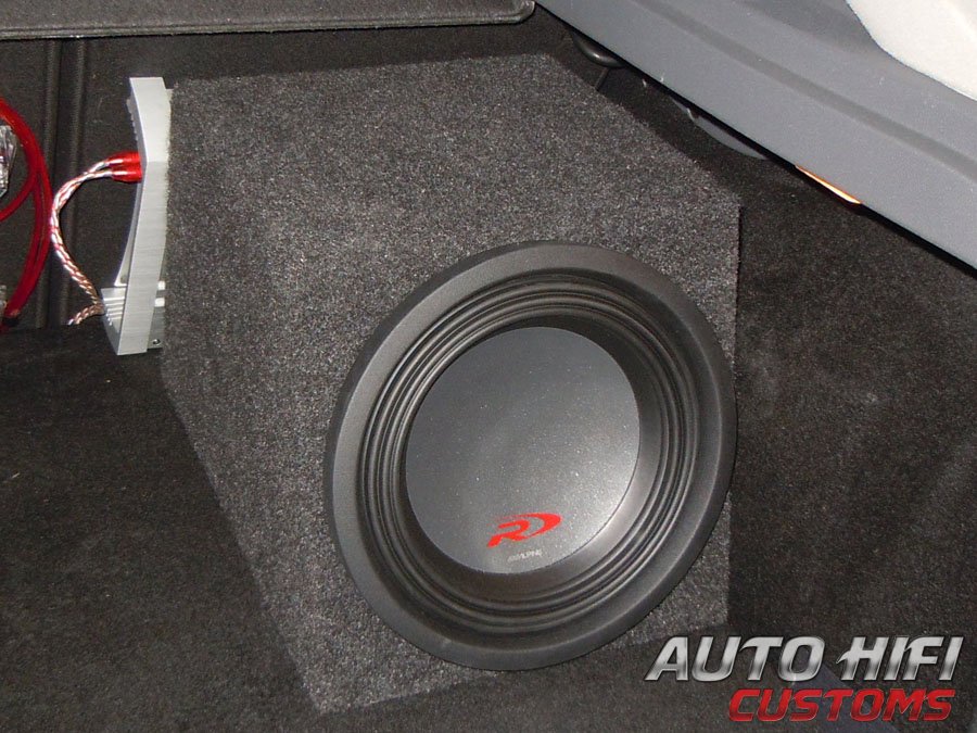 Установка сабвуфера Alpine SWR-1043D box в Ford Focus 2